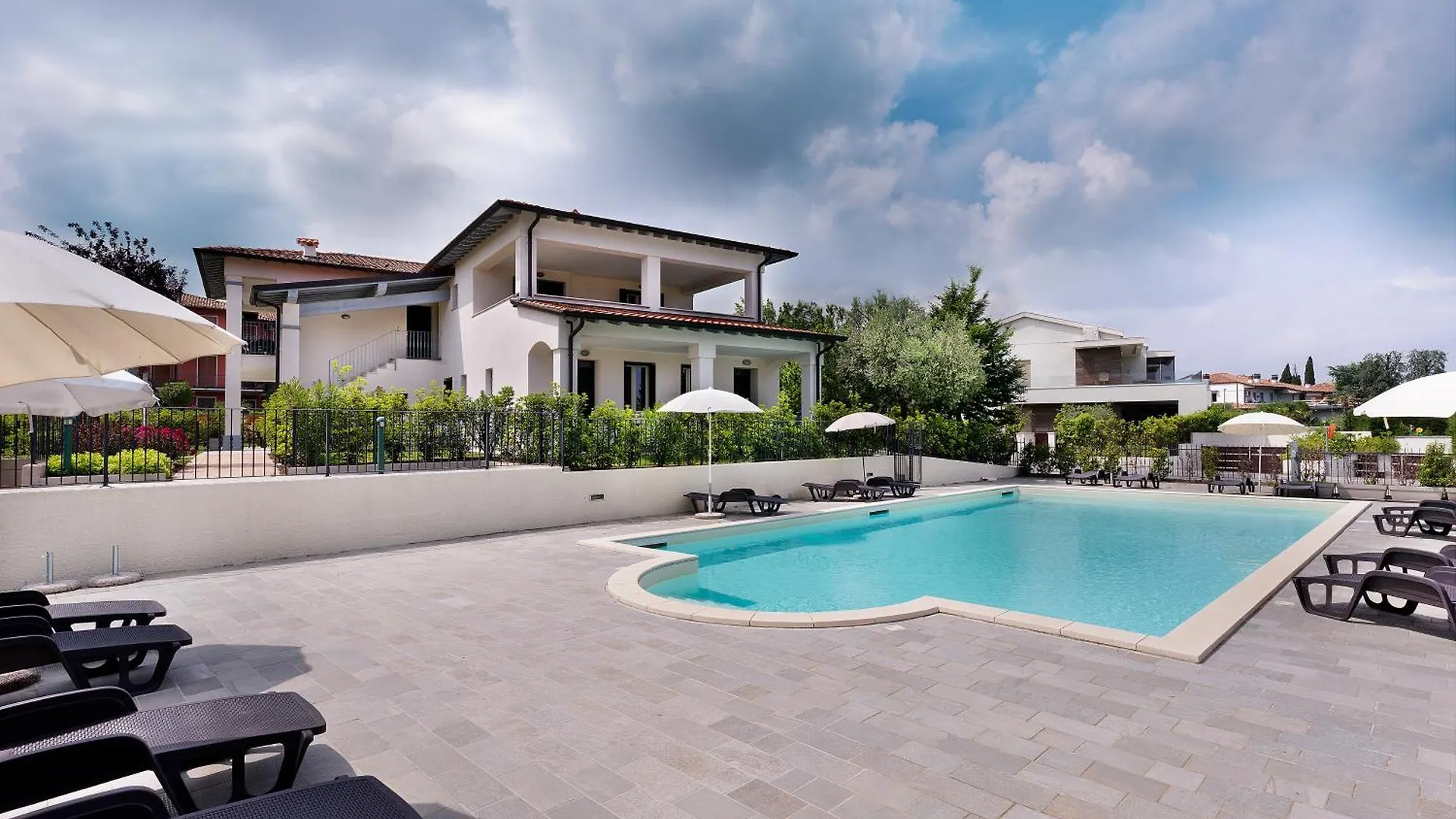 Residence Fiore Rosso Sirmione