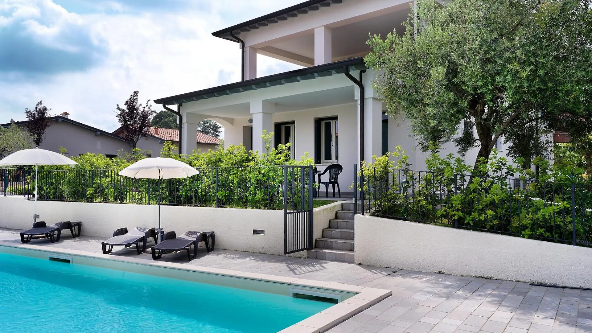 Residence Fiore Rosso Sirmione 0*,  Italy