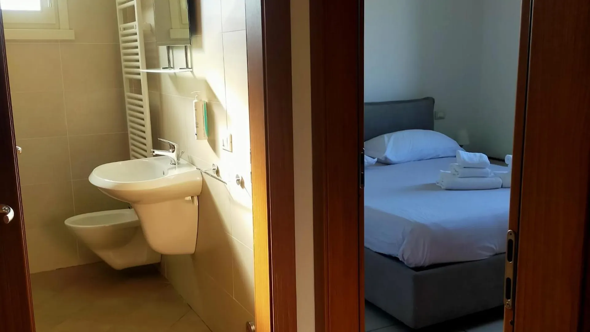 Residence Fiore Rosso Sirmione 0*,  Italy
