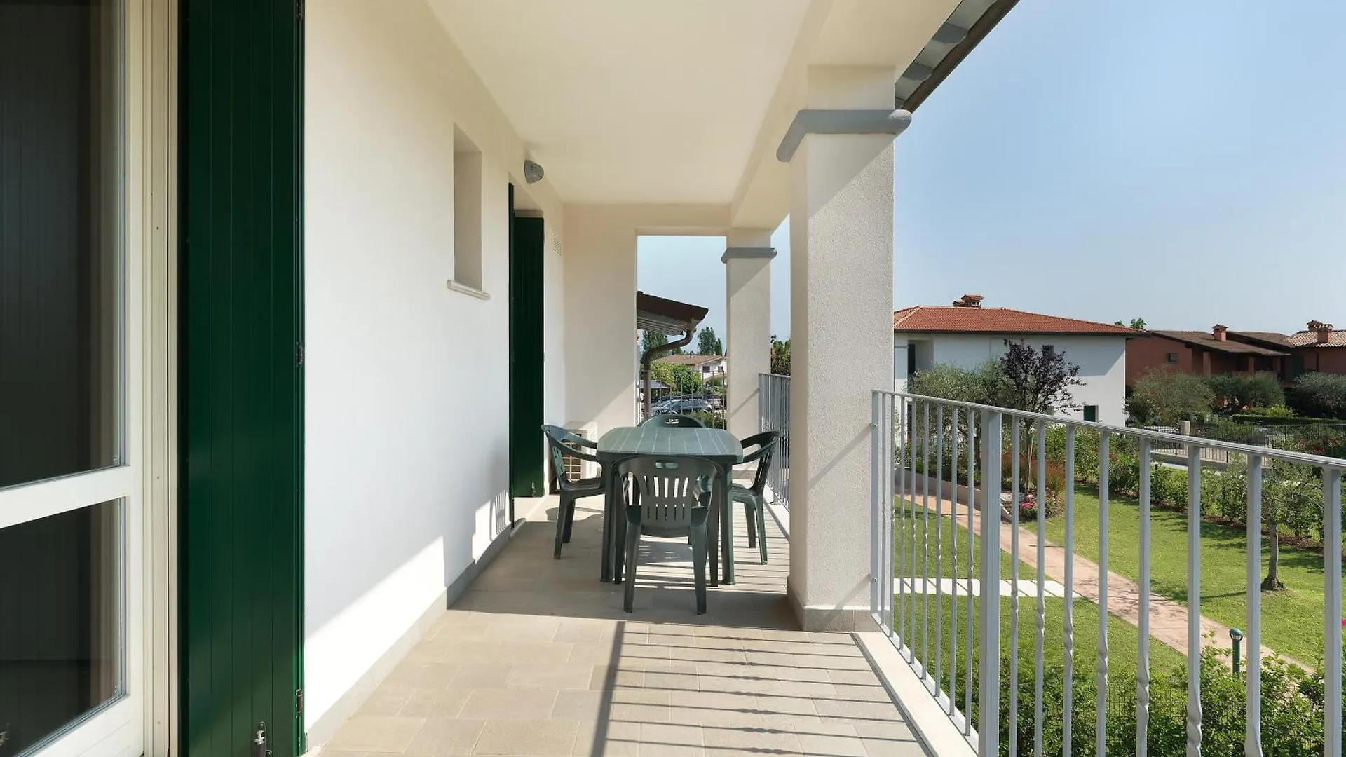 Residence Fiore Rosso Sirmione 0*,  Italia